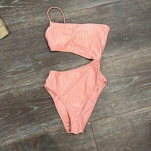 NWT- O’niell Pink Metallic Rib Agadir One Piece Swimsuit Size XS